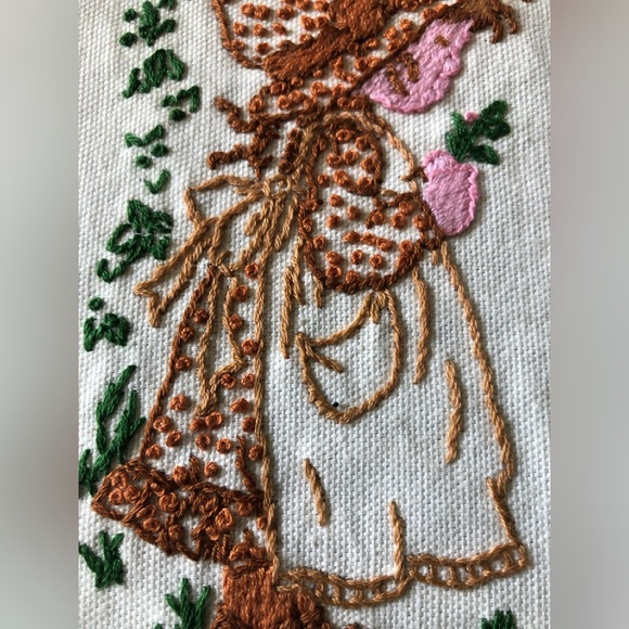 Vintage Embroidered Piece “Girl with Cat” Unframed 8.5”x6,5” Finished Handmade - Picture 8 of 11